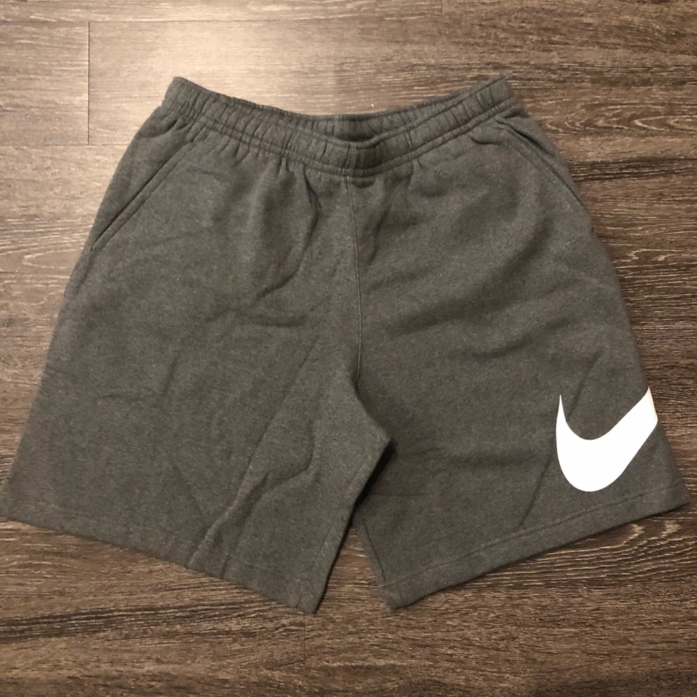 XL- Cotton Nike Shorts (brand new apparel)